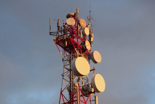 Antena de transmisión, enlace punto a punto y punto a multipunto